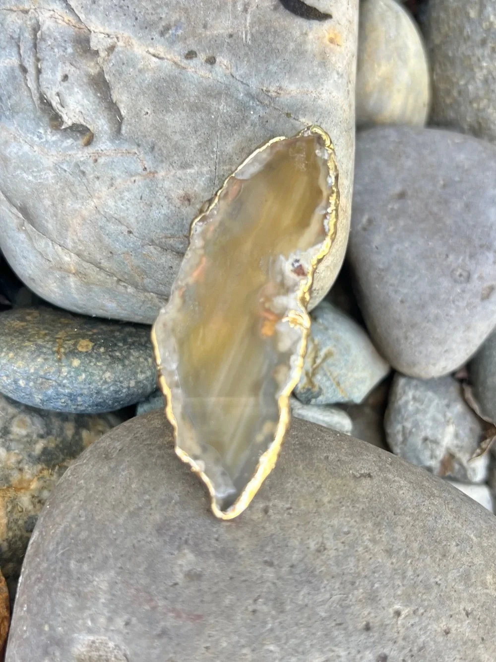 Gold-Edged Agate ring - Neutral Tones